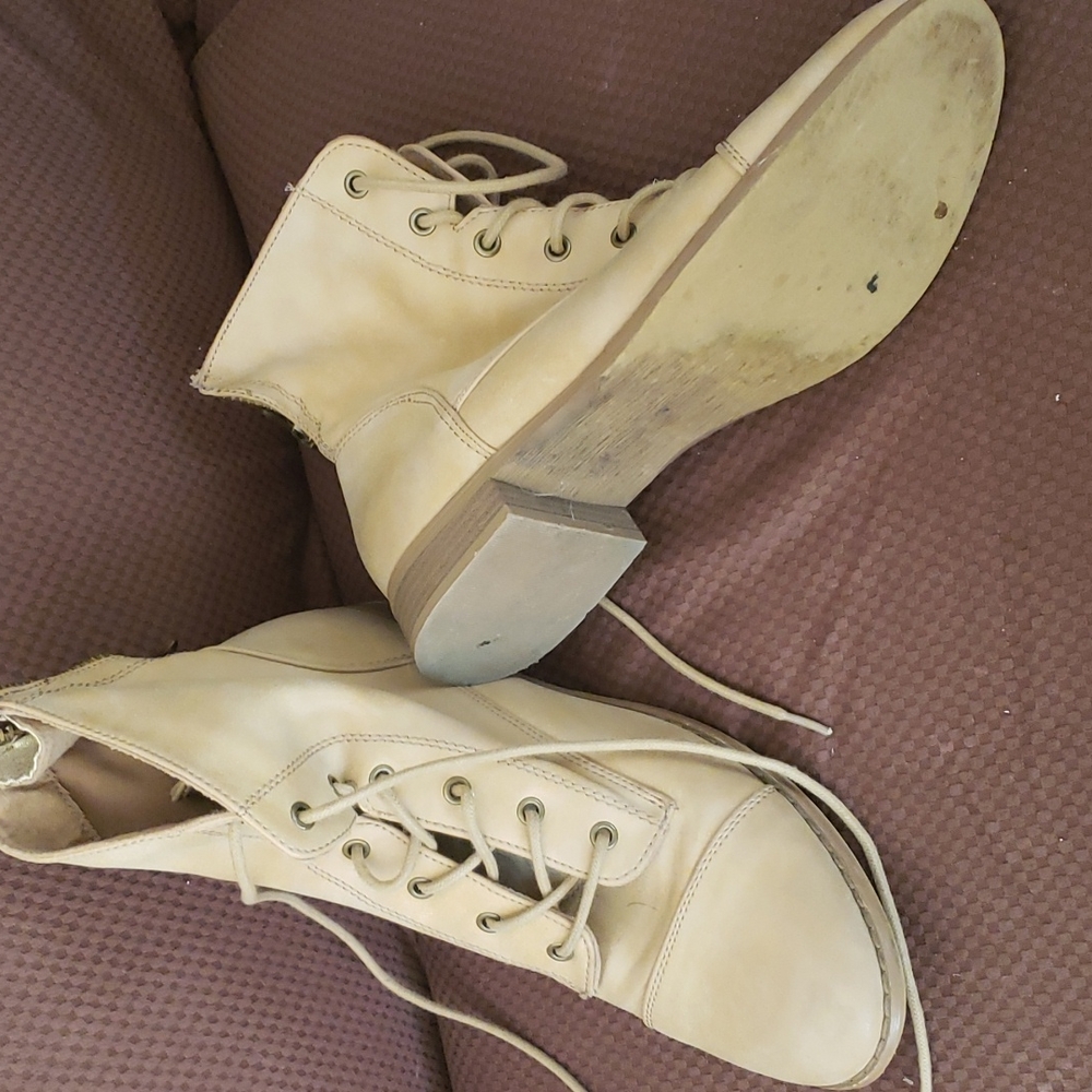 G BY Guess boots 8.5 beige